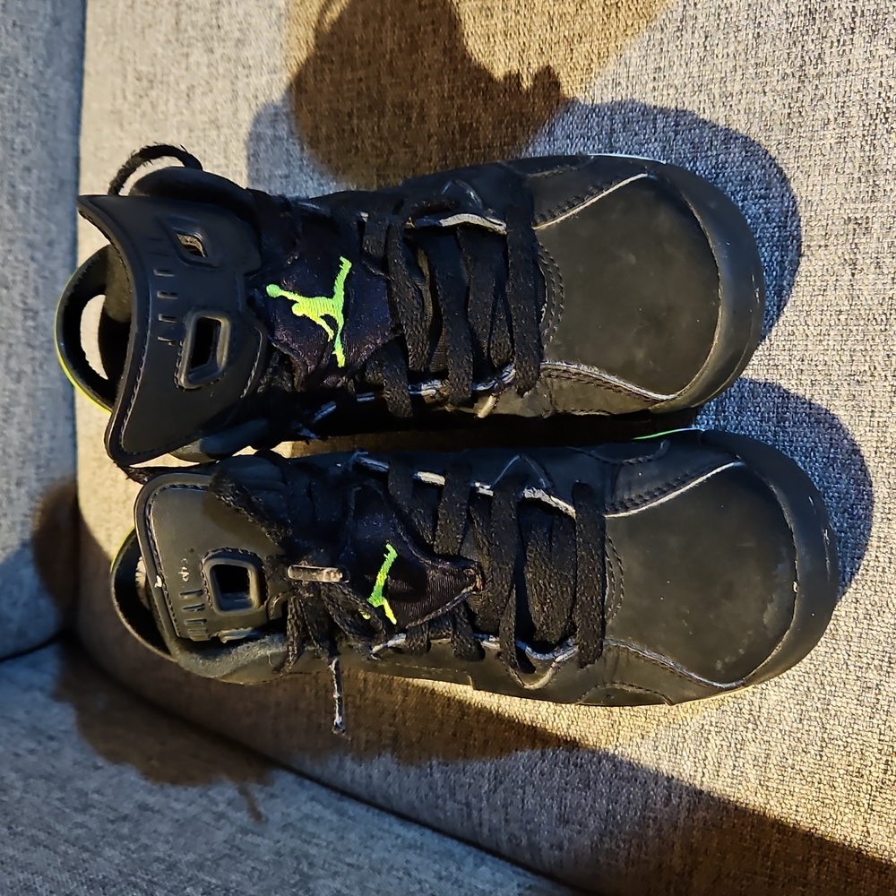 Air Jordan Retro 6 Black and Electric Green Toddler High Tops Size 11 - Picture 2 of 4